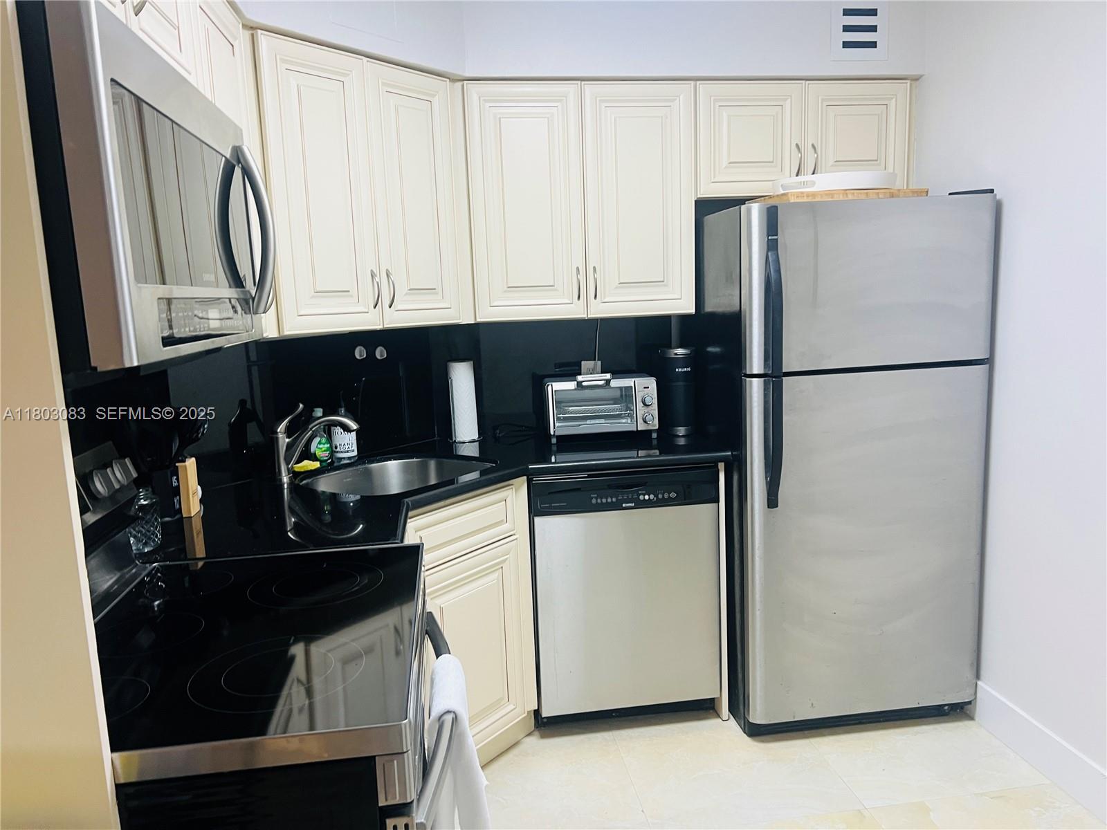 THE ALEXANDER CONDO - Residential