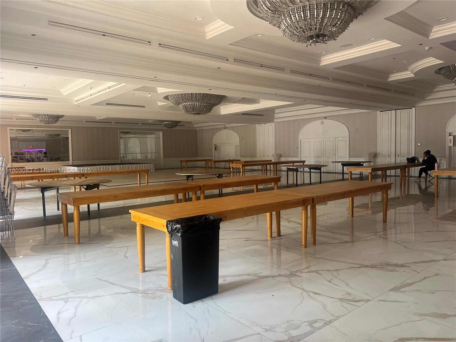 THE ALEXANDER CONDO - Residential