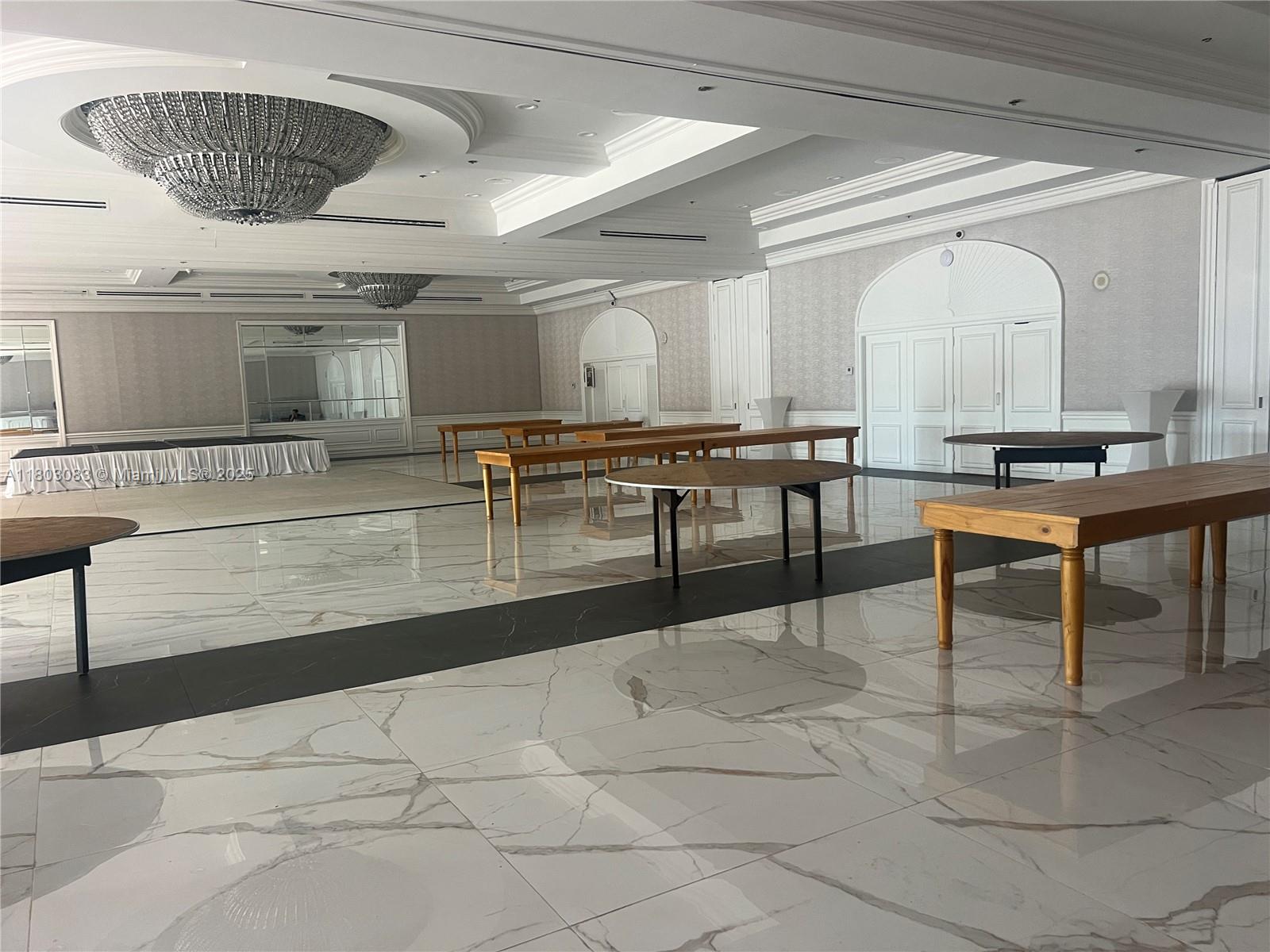 THE ALEXANDER CONDO - Residential