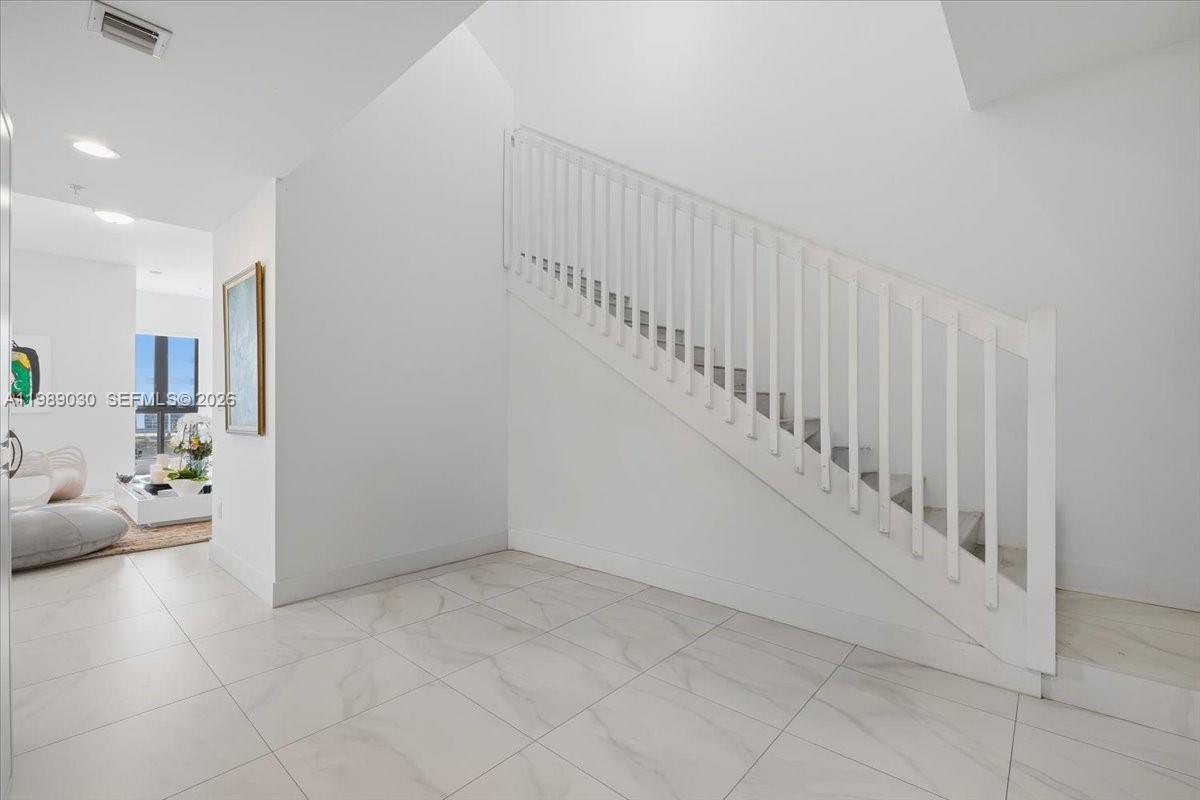 COLONNADE AT DADELAND SE - Residential Lease