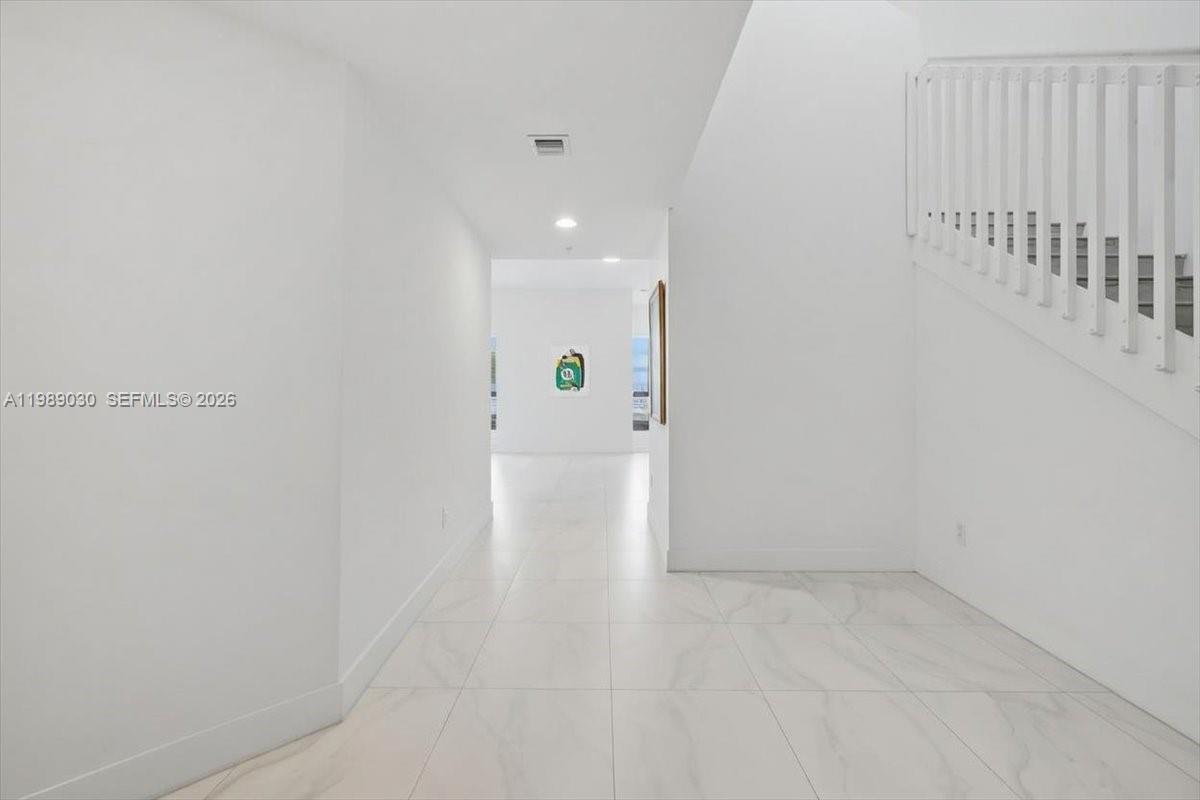 COLONNADE AT DADELAND SE - Residential Lease