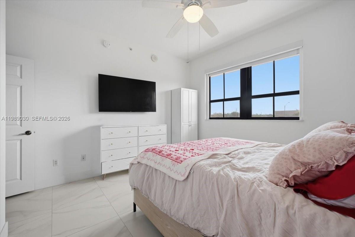 COLONNADE AT DADELAND SE - Residential Lease