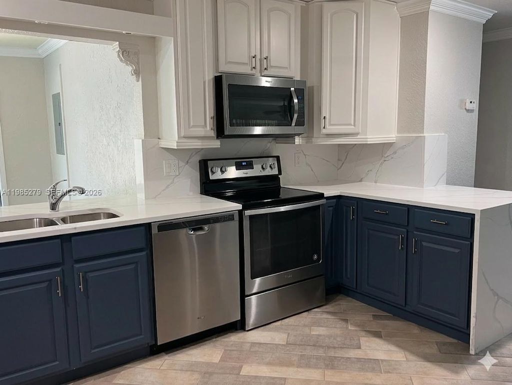 Photo of 633 NE 2nd St, Dania Beach, FL 33004 (MLS # A11985279)