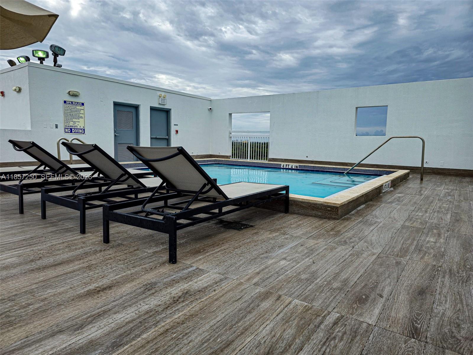 VILLAGGIO IN THE GROVE TO - Residential