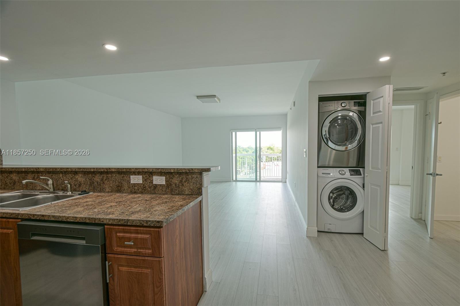 VILLAGGIO IN THE GROVE TO - Residential