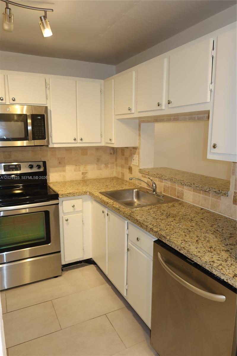 GARDENS OF KENDALL SO CON - Residential