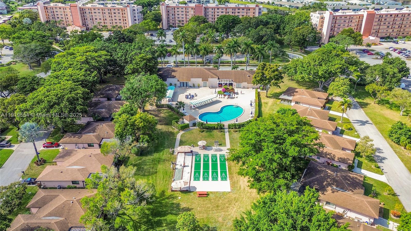 VILLAGES OF ORIOLE BONAIRE - Residential