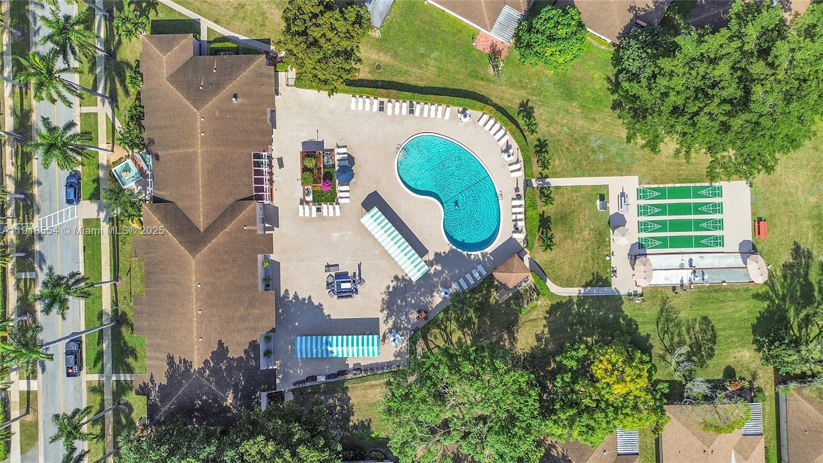 VILLAGES OF ORIOLE BONAIRE - Residential