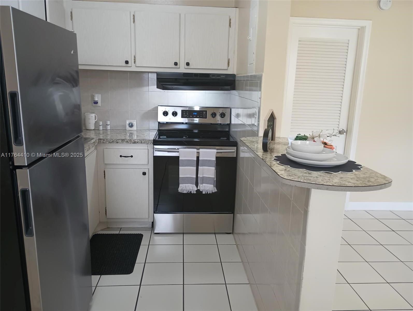 Rental Property at 1433 Sw 24th Ct 2, Fort Lauderdale, Broward County, Florida - Bedrooms: 1 
Bathrooms: 1  - $1,600 MO.