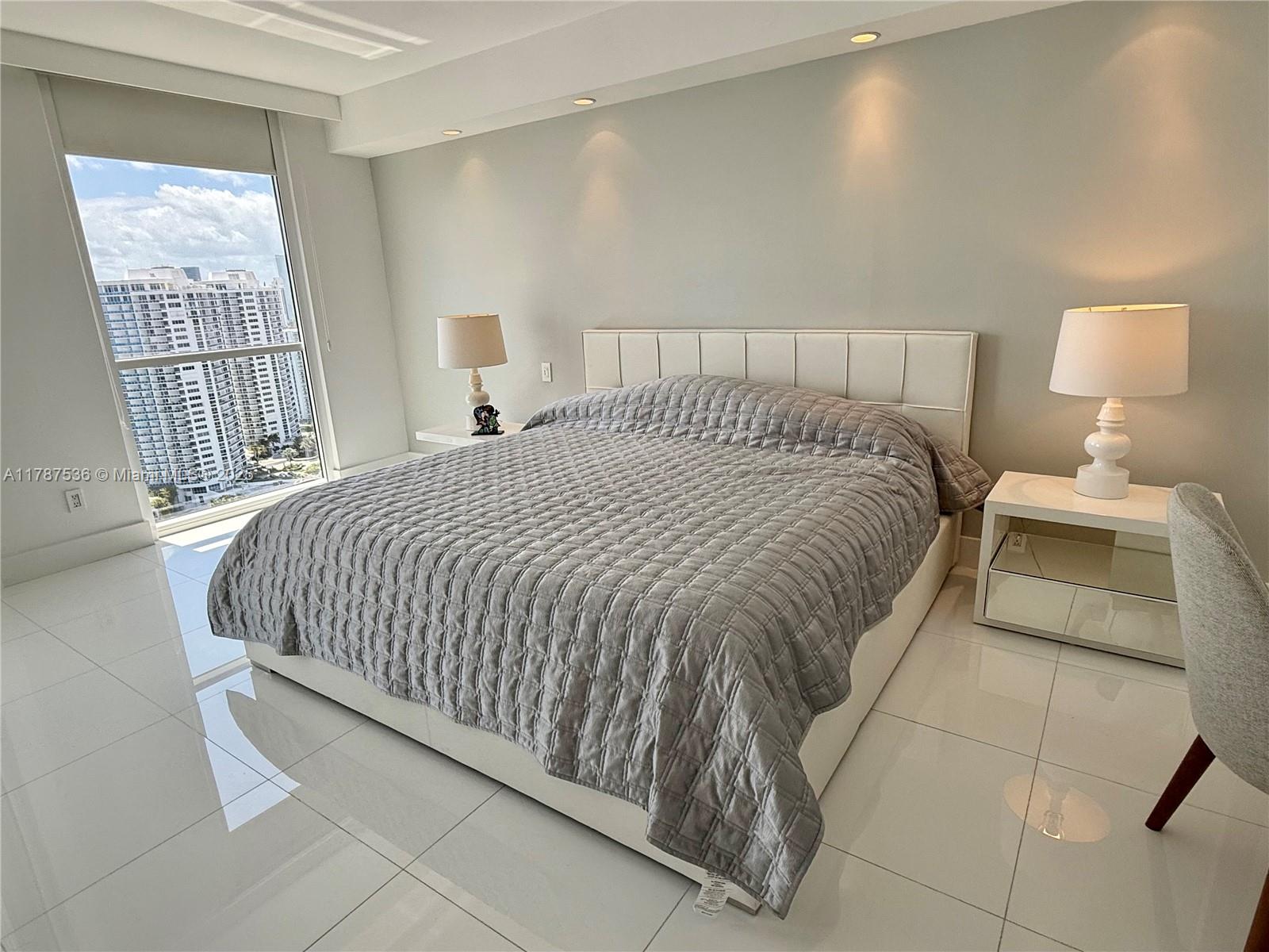 SOUTH TOWER AT THE POINT - Residential