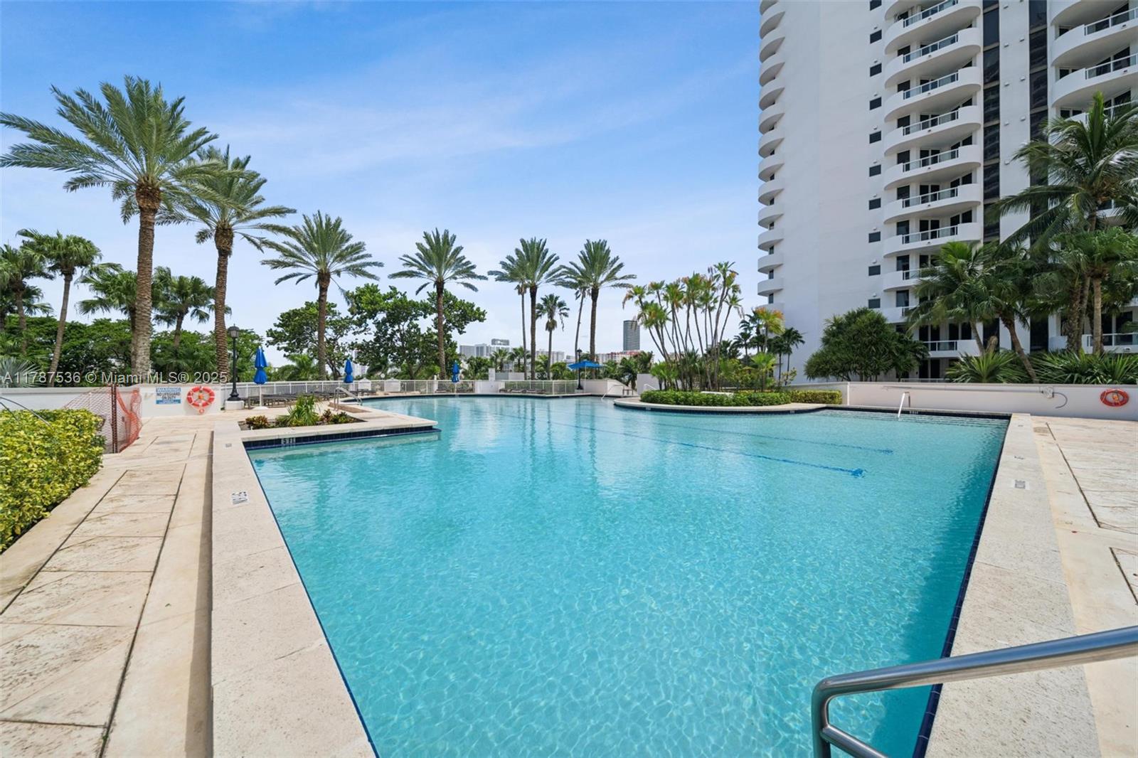 SOUTH TOWER AT THE POINT - Residential