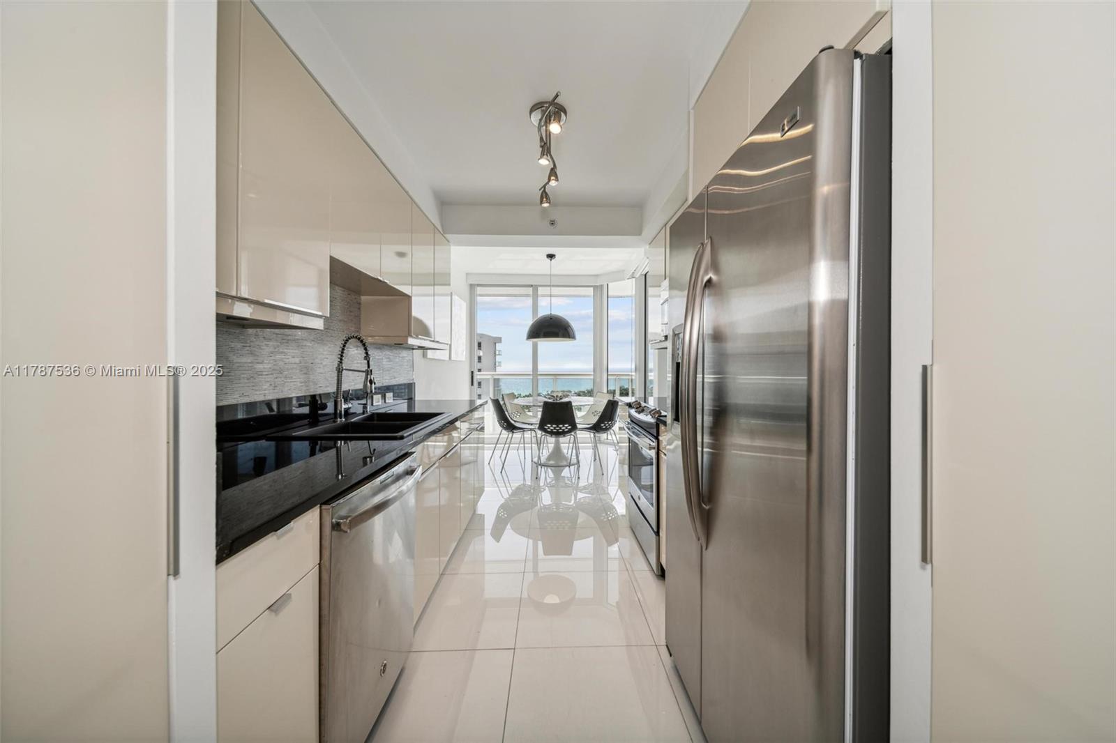 SOUTH TOWER AT THE POINT - Residential