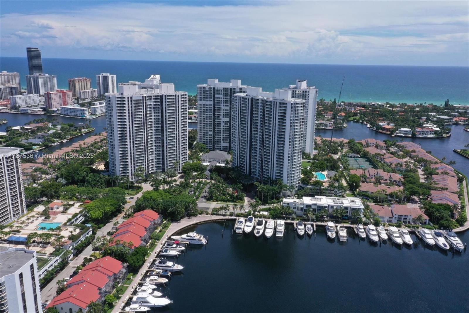 SOUTH TOWER AT THE POINT - Residential