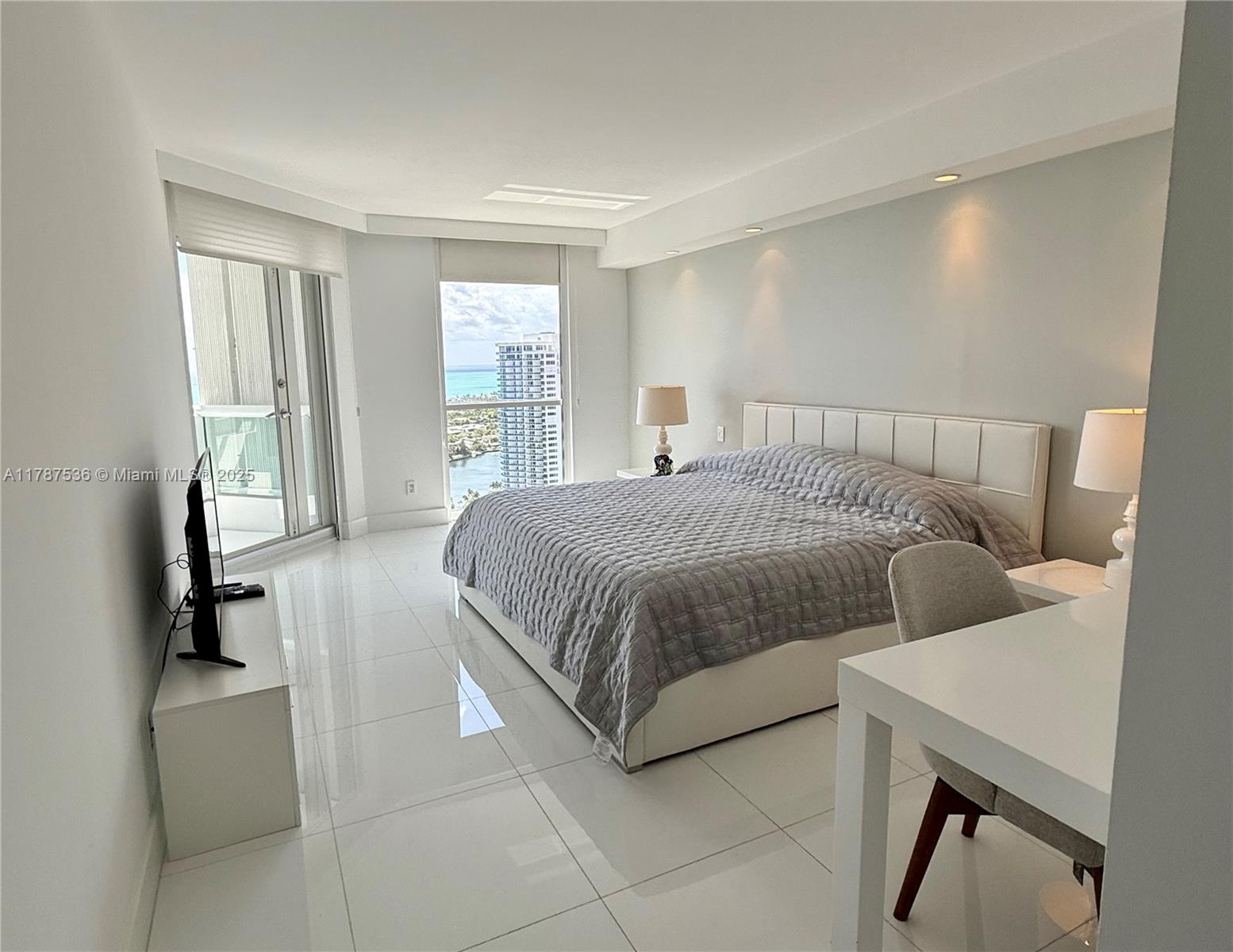 SOUTH TOWER AT THE POINT - Residential