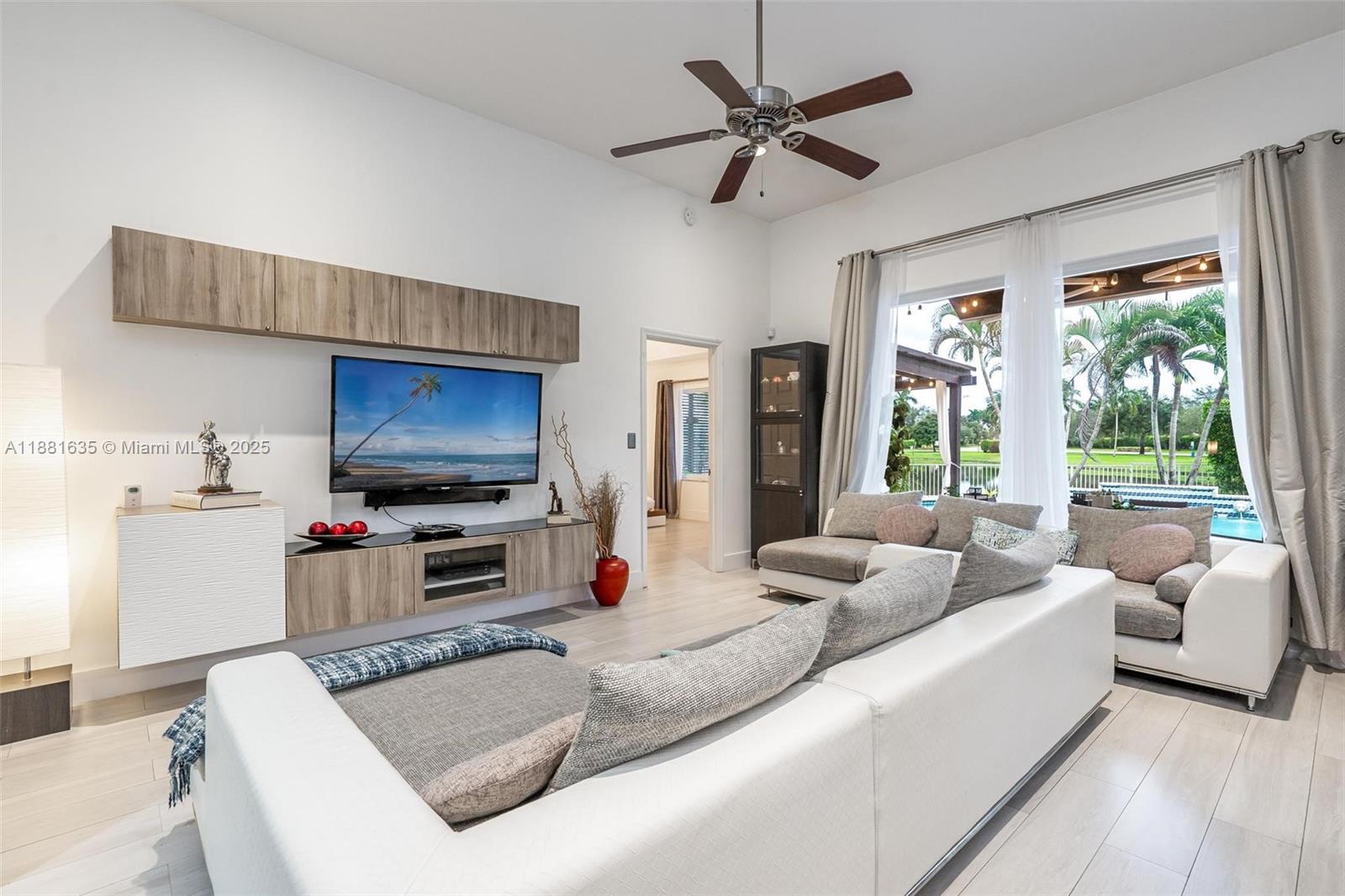 PEMBROKE FALLS - Residential