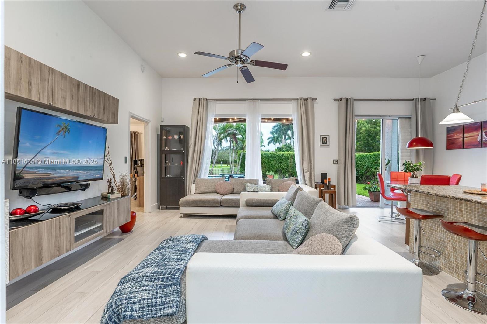 PEMBROKE FALLS - Residential