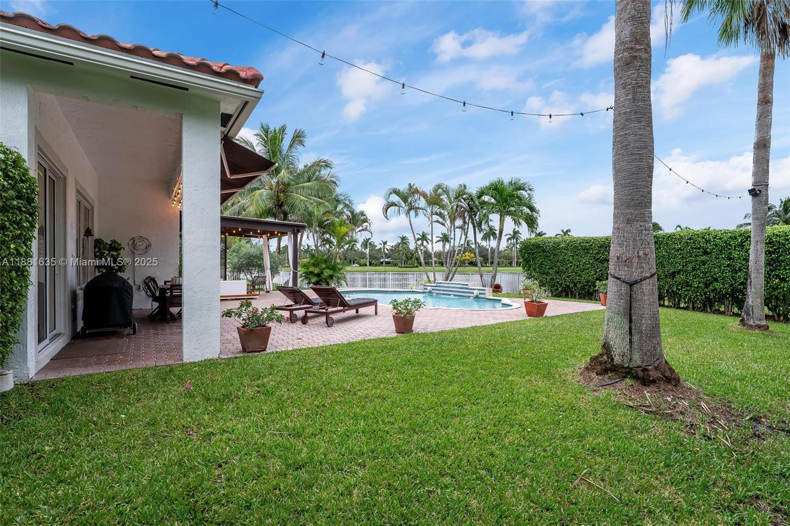 PEMBROKE FALLS - Residential