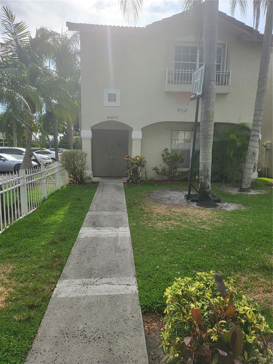 PEMBROKE POINTE - Residential