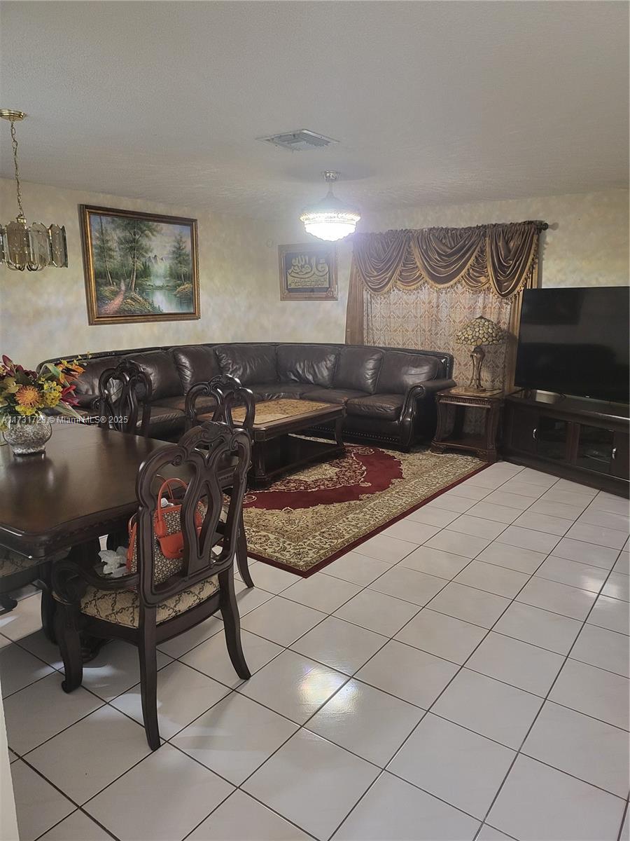PEMBROKE POINTE - Residential