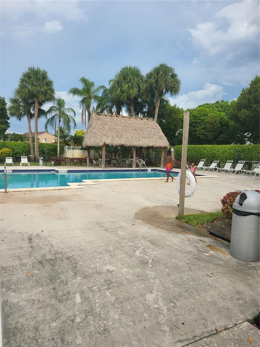 PEMBROKE POINTE - Residential