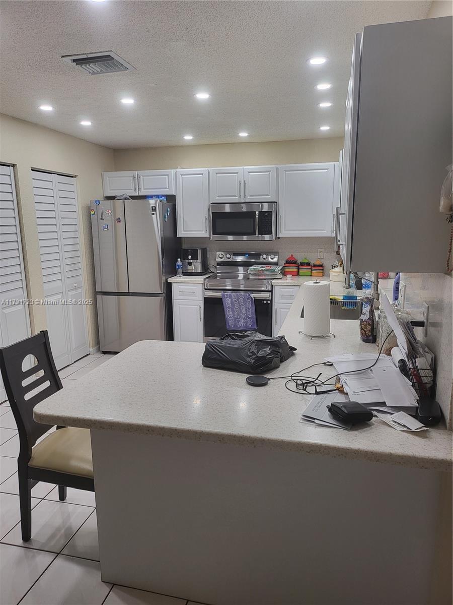 PEMBROKE POINTE - Residential
