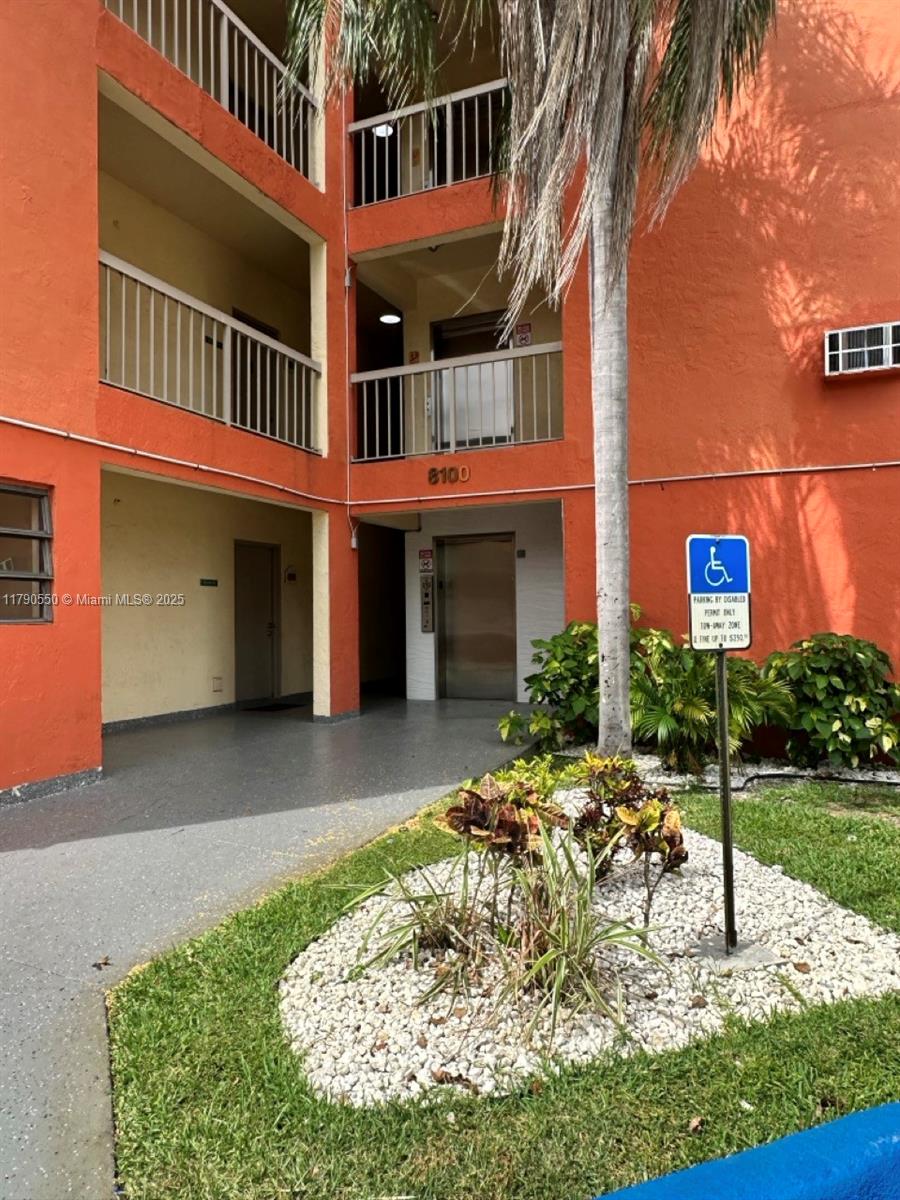 8100 Geneva Ct 542, Doral, Miami-Dade County, Florida - 2 Bedrooms  
2 Bathrooms - 