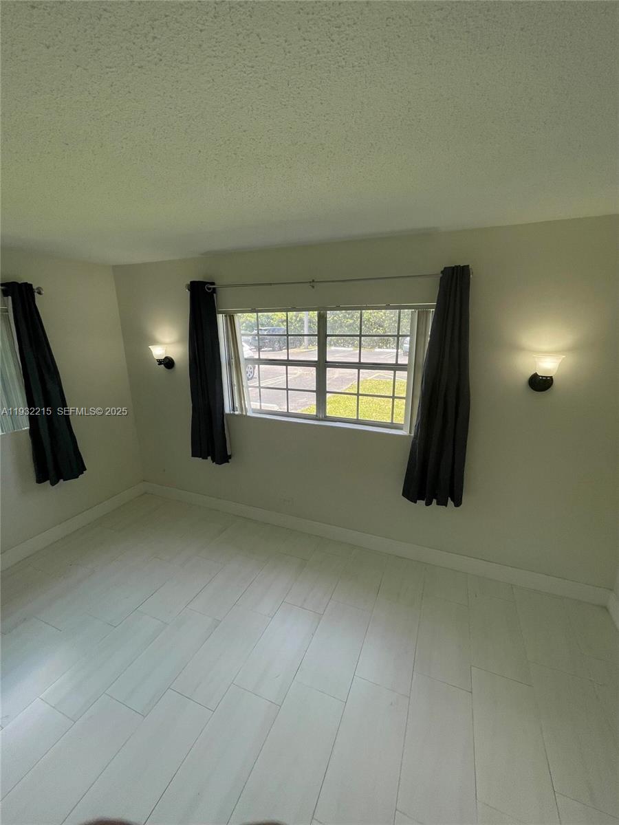 GRANDA DADELAND CONDO - Residential