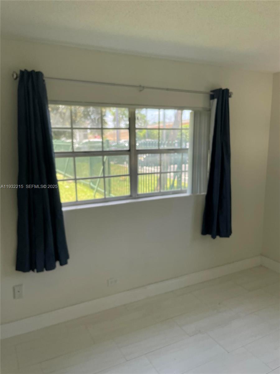 GRANDA DADELAND CONDO - Residential