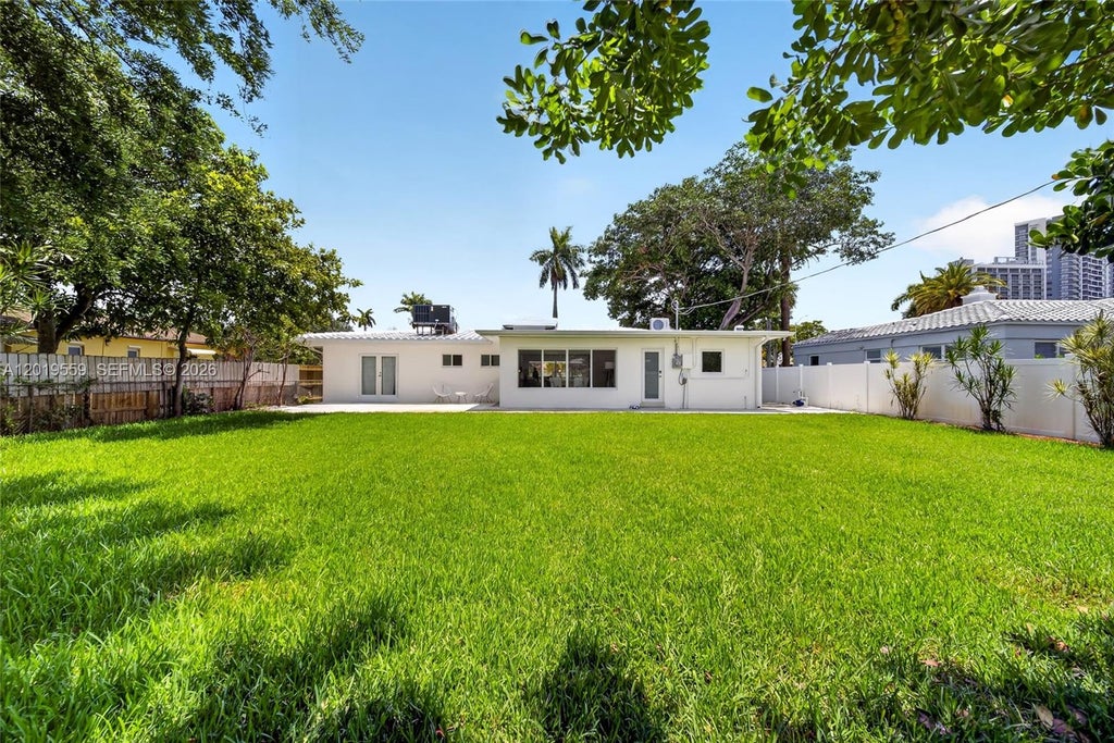 Photo of 1619 Hollywood Blvd, Hollywood, FL 33020 (MLS # A12019559)