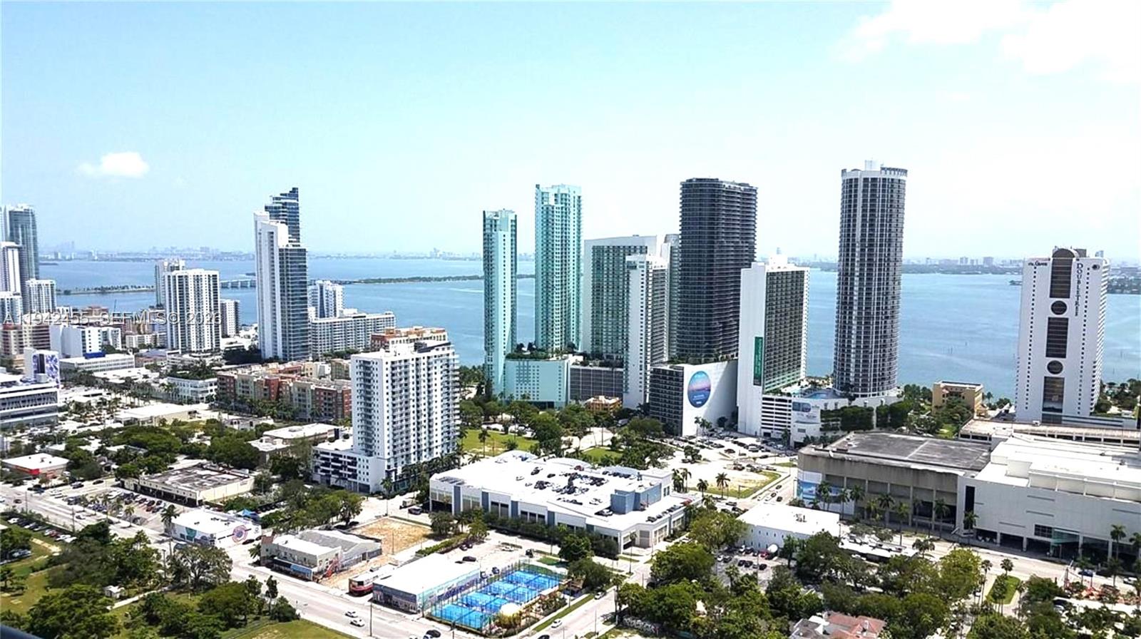 CANVAS CONDO - Residential