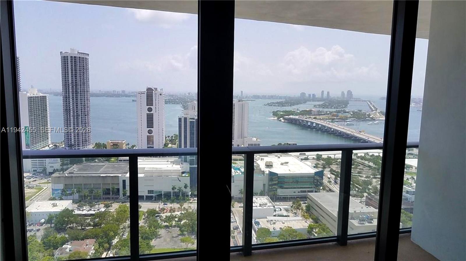 CANVAS CONDO - Residential