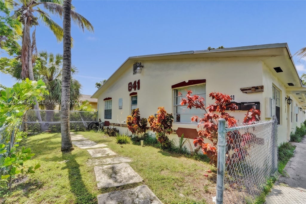 Photo of 841 SW 7th St #C, Pompano Beach, FL 33060 (MLS # A12041482)