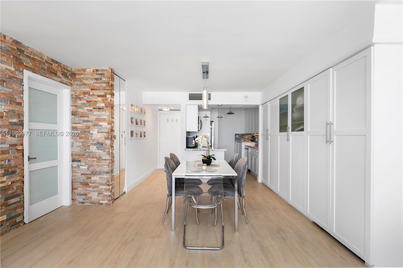 QUADOMAIN TOWER I AND IV - Residential