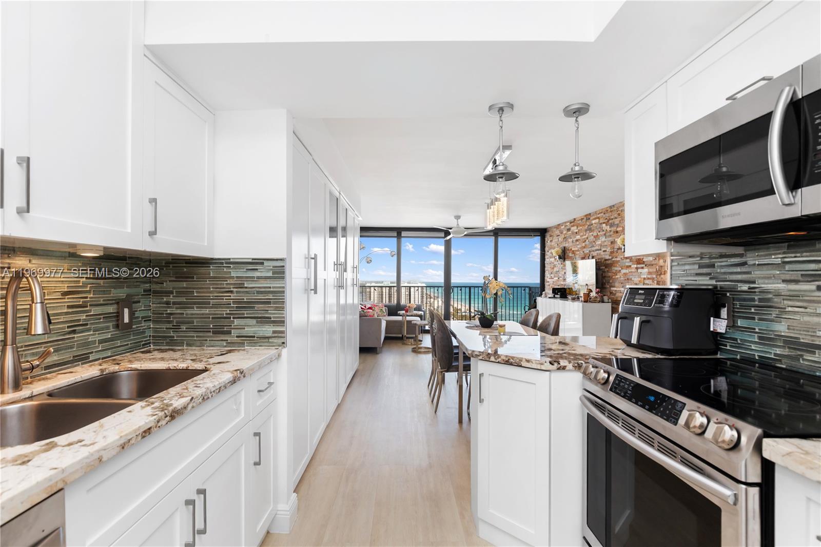 QUADOMAIN TOWER I AND IV - Residential