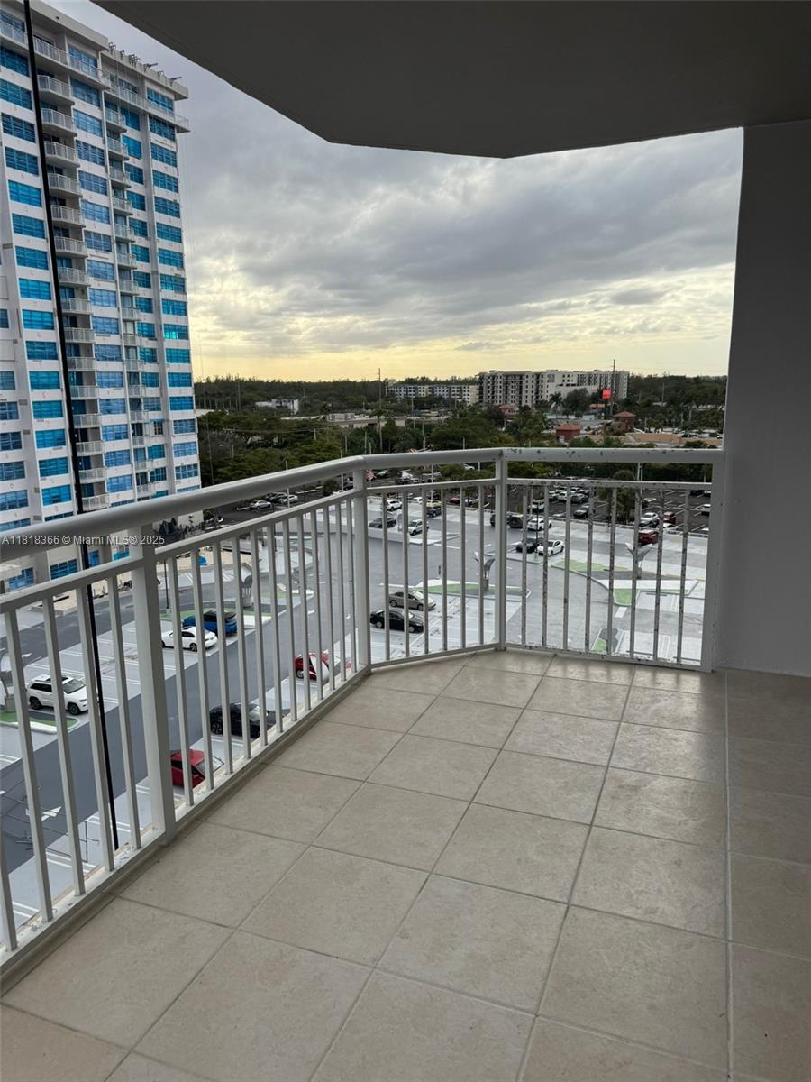 DEL PRADO CONDO - Residential