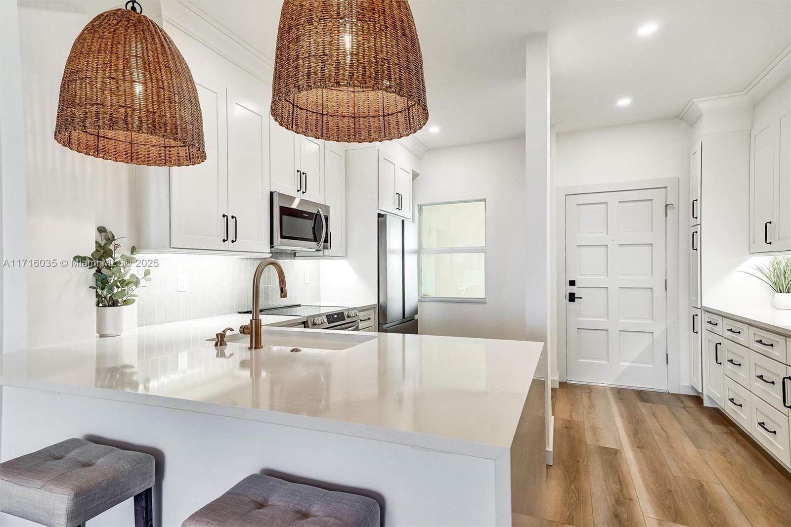 PARADISE HARBOUR CONDO - Residential