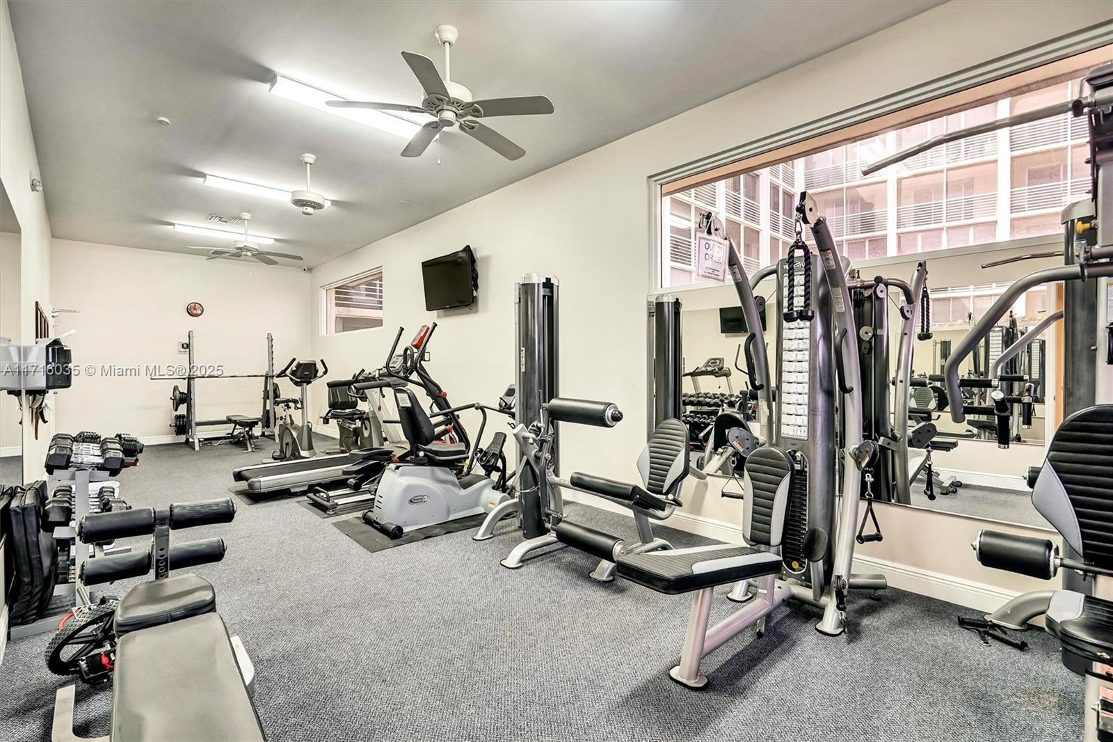 PARADISE HARBOUR CONDO - Residential