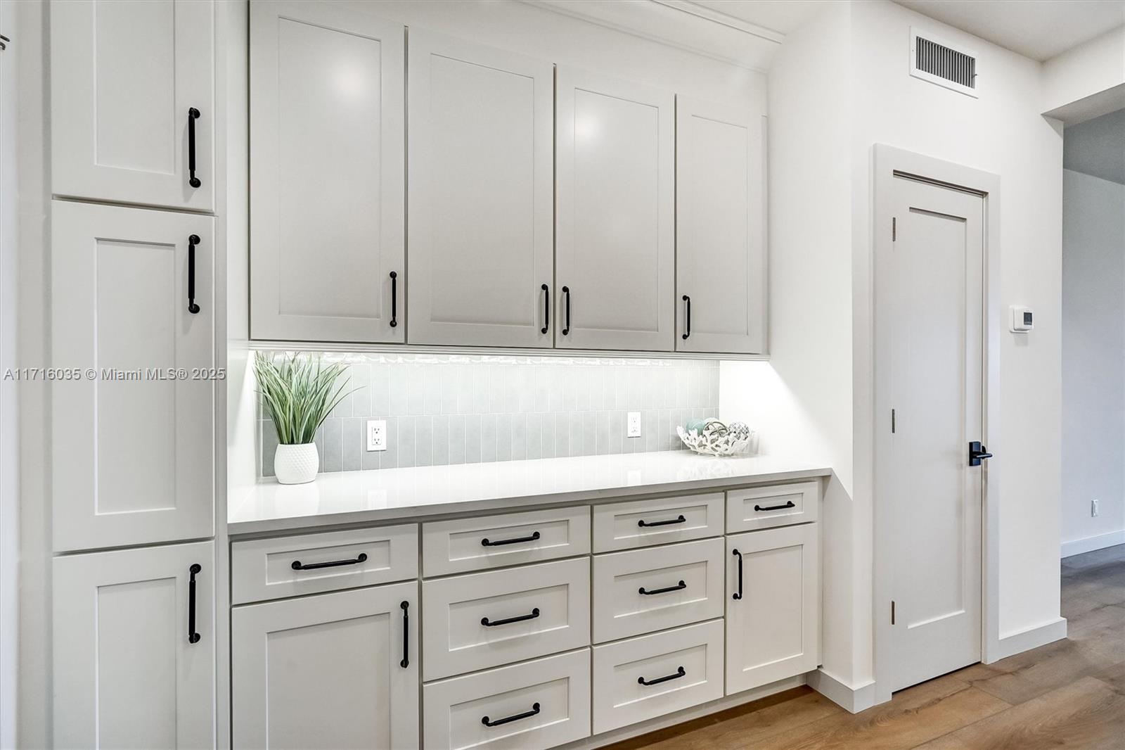 PARADISE HARBOUR CONDO - Residential