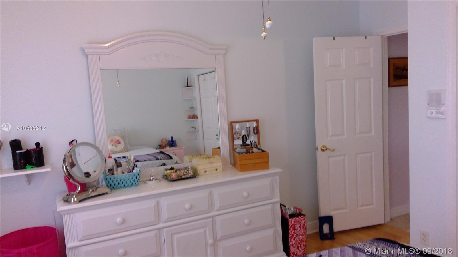 SANTORINI AT VIZCAYA - Residential