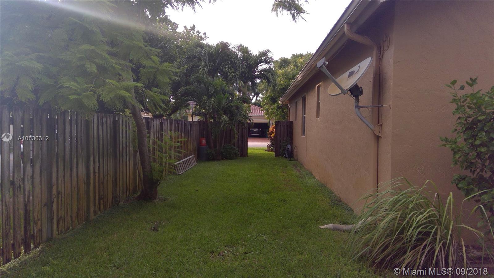 SANTORINI AT VIZCAYA - Residential