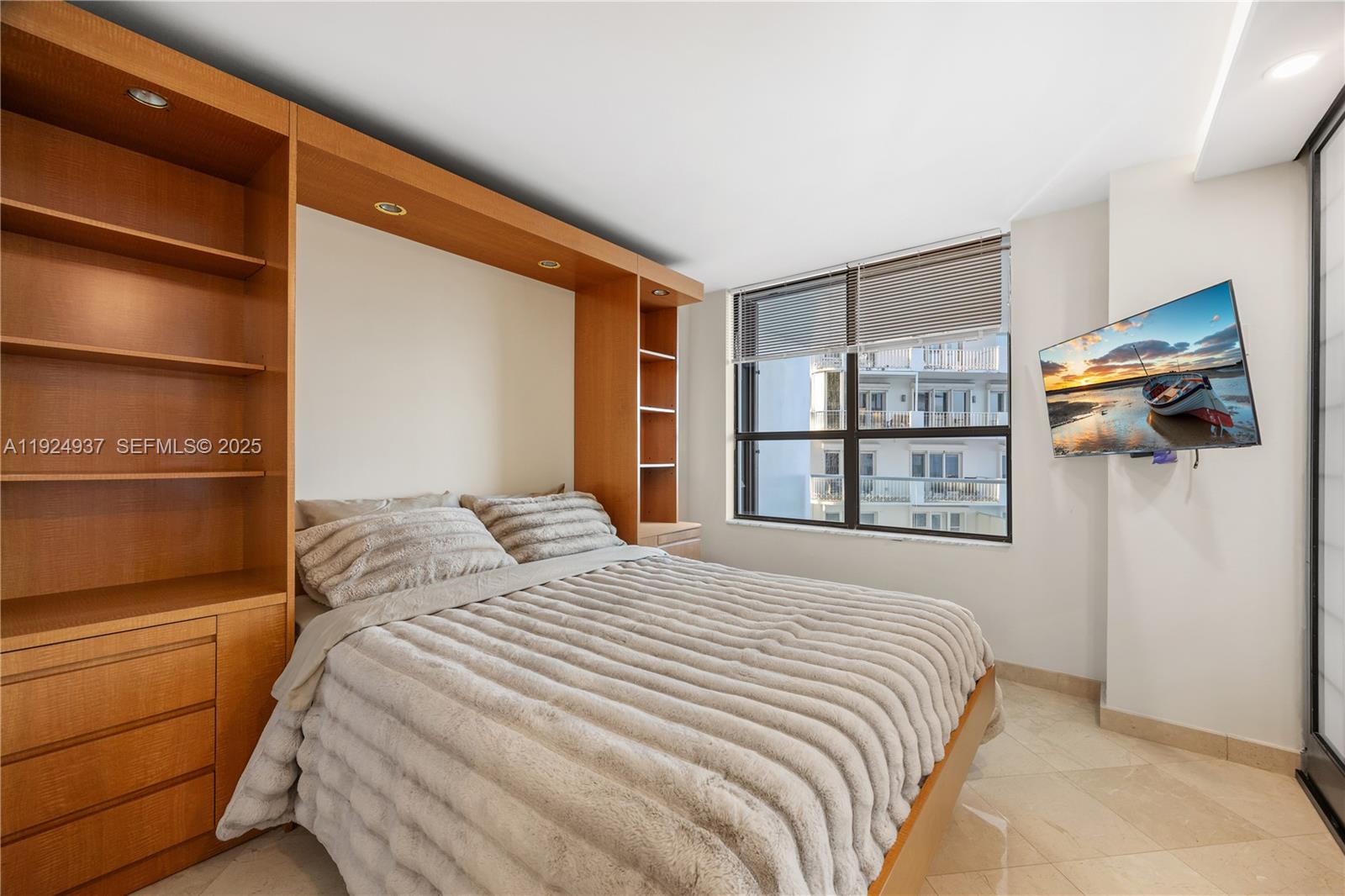 BALMORAL CONDO - Residential