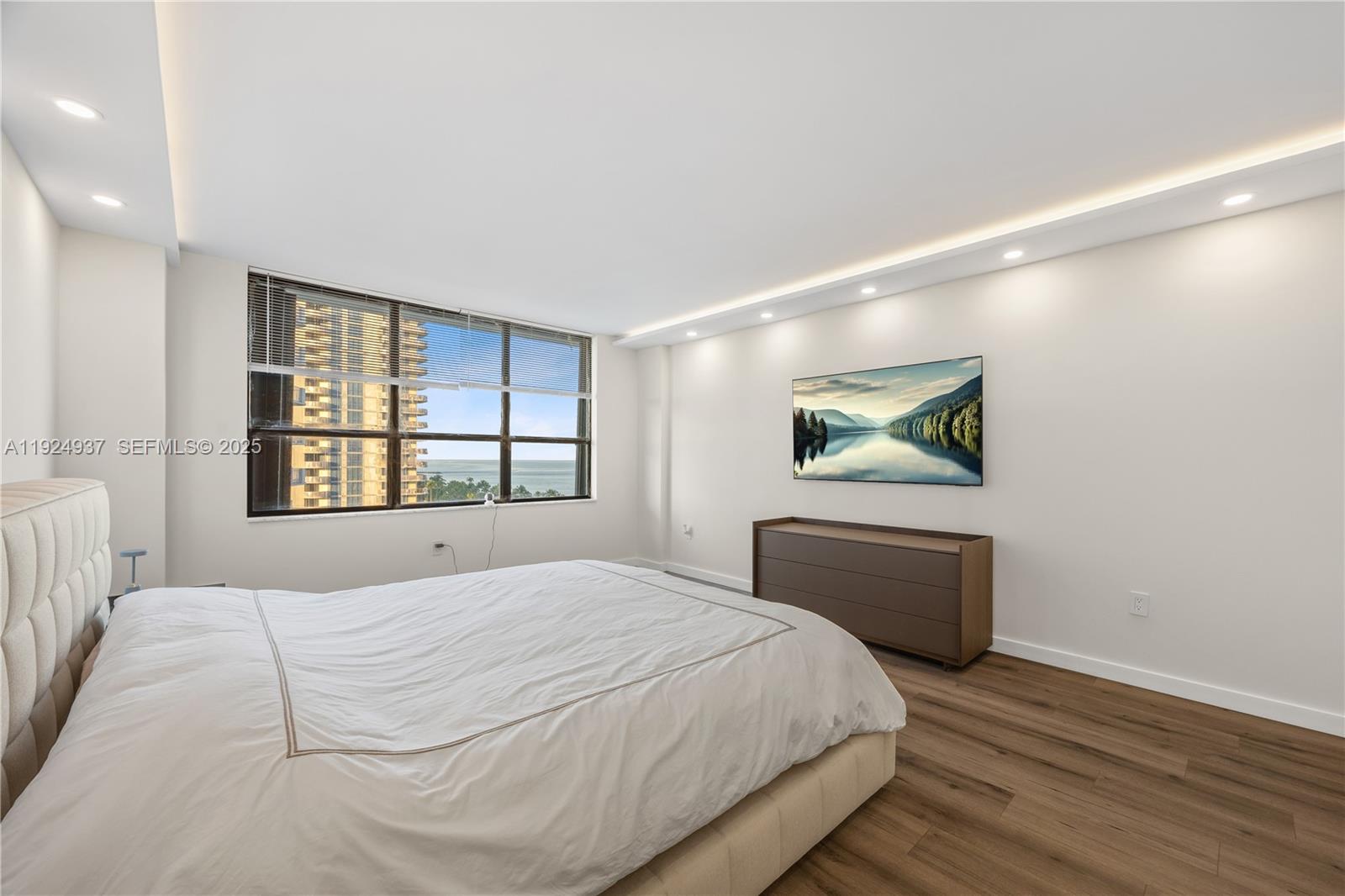 BALMORAL CONDO - Residential