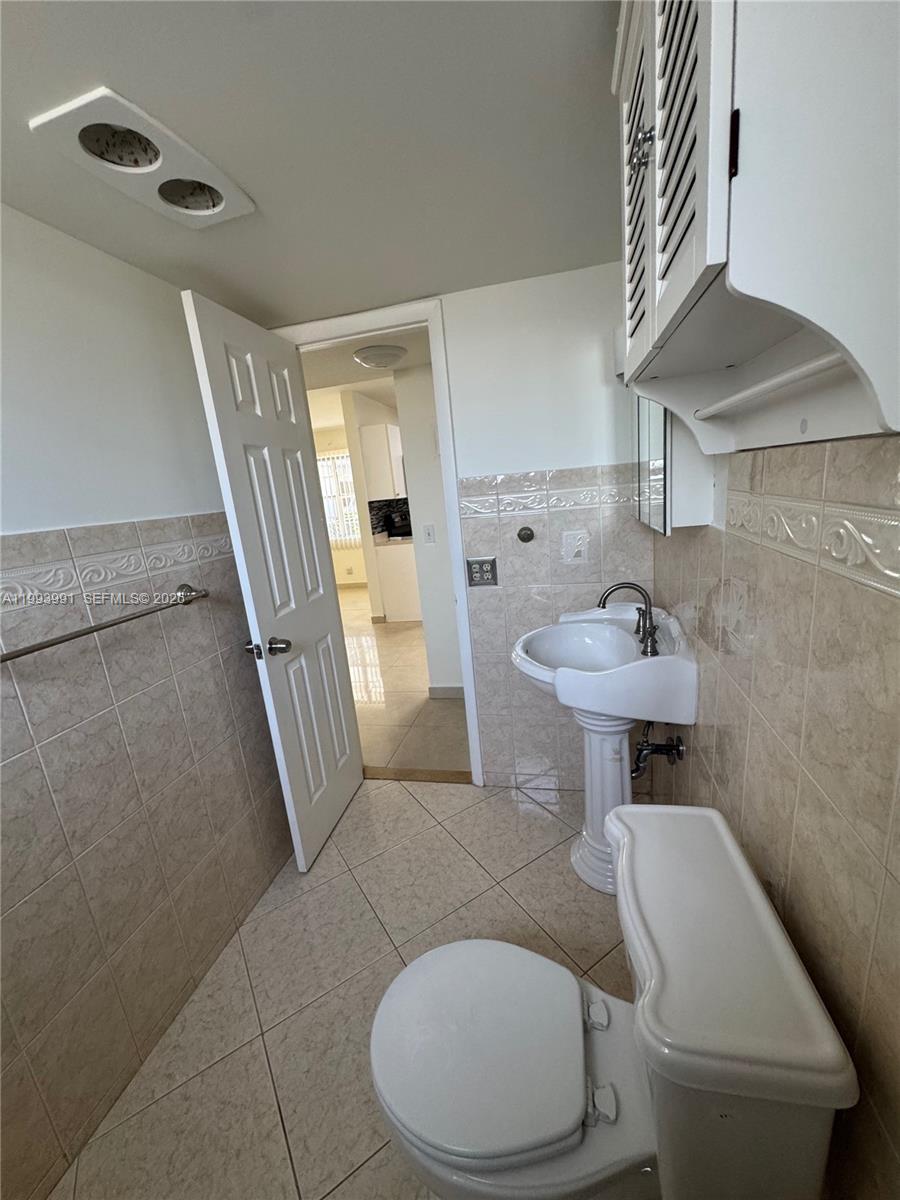 CRYSTAL CONDO - Residential Lease