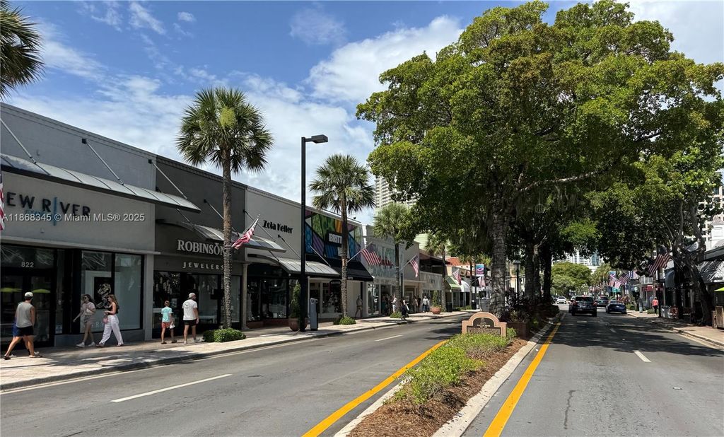 Photo of 901 SE 2nd Ct #2, Fort Lauderdale, FL 33301 (MLS # A11868345)