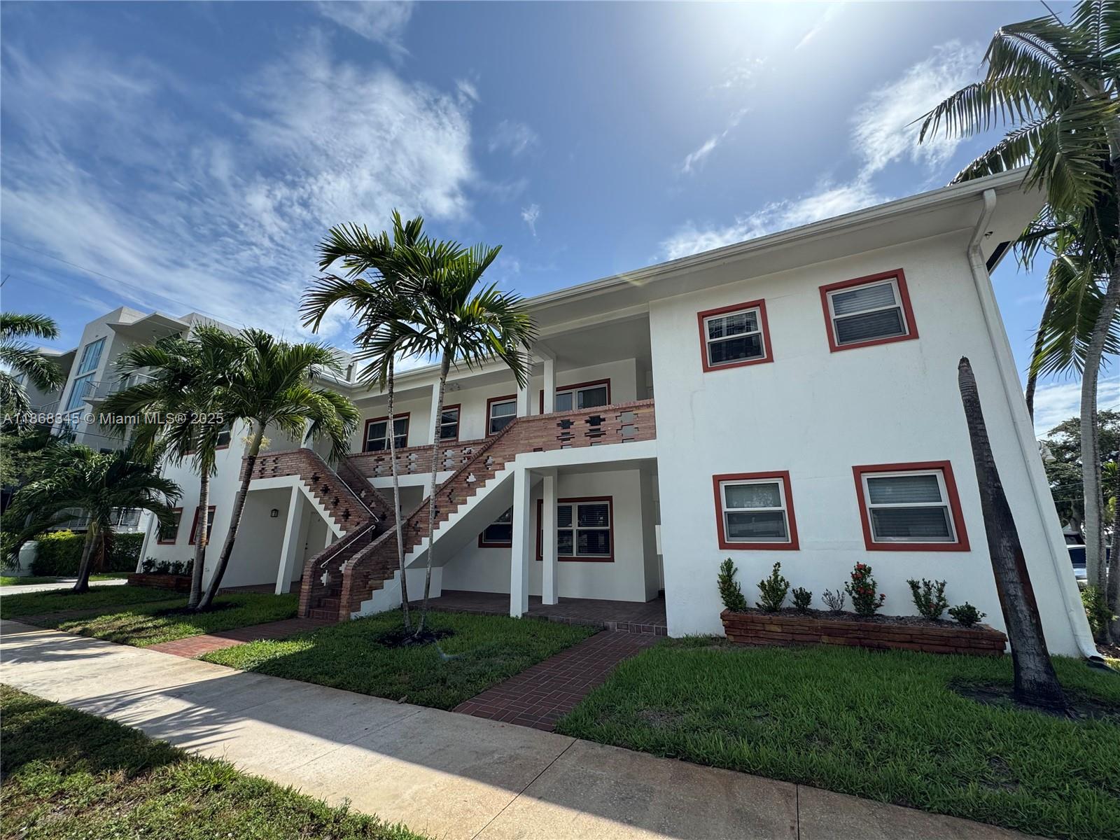 Charming 1bed/1bath offers a bright and comfortable living apace perfect for a singles or couples, just one block away from Las Olas Blvd,restaurants, shopping and so much more. Stainless steel appliances, granite counter top, marble floor, high impact windows. one assigned parking spot. Laundry room on the premisses. Move in quickly NO HOA APPROVAL REQUIRED. Landlord requires 1st month and 2 securities, full and complete credit report w/credit scores and background check.