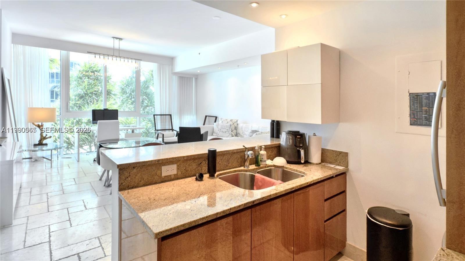 CONTINUUM ON SOUTH BEACH - Residential