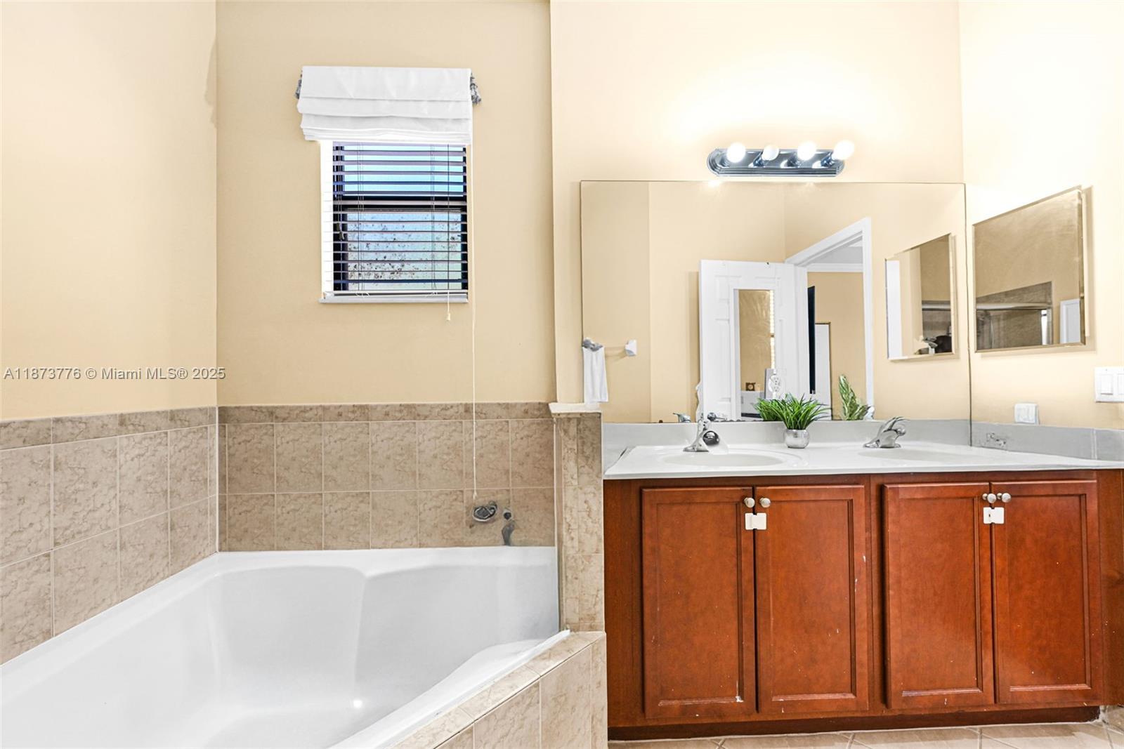 SILVER PALM EAST SEC THRE - Residential