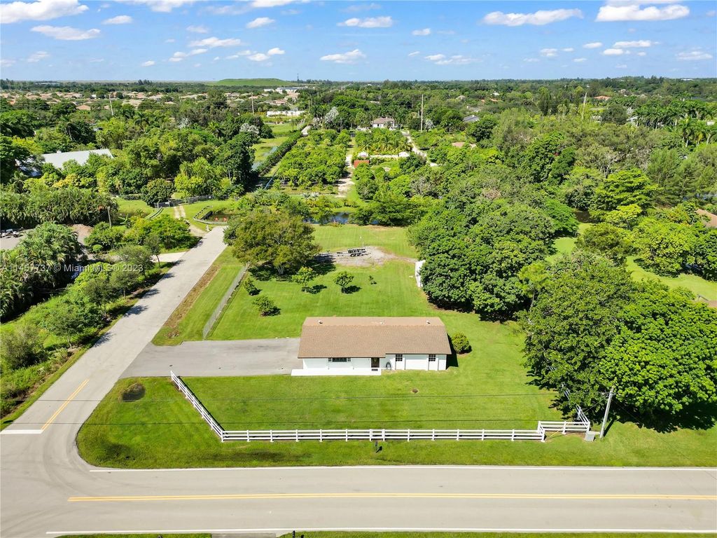 Photo of 5891 SW 188th Ave, Southwest Ranches, FL 33332 (MLS # A11457737)