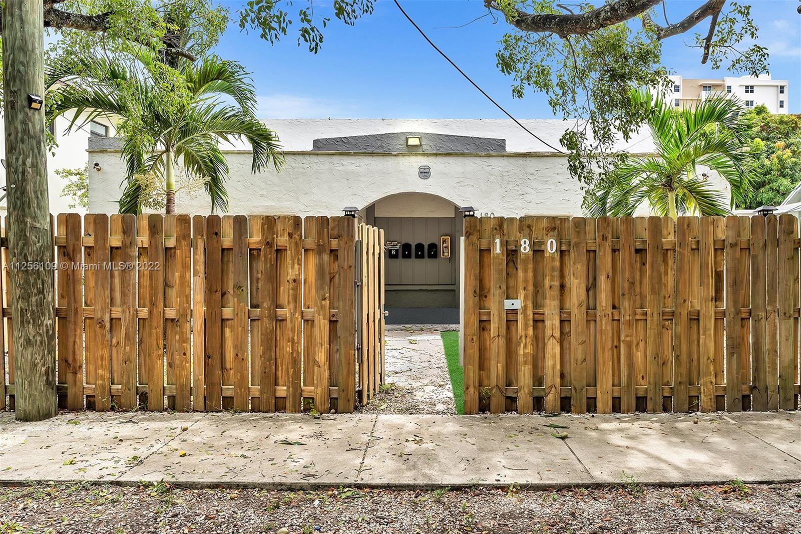 Fully occupied Five unit CBS construction building in the heart of Little Haiti with T-5-R zoning, off NW 2nd Ave. Separate electric meters, one water meter. Long term tenants paying below market rents, this is a great value add opportunity.
Financial summary attached to the listing.