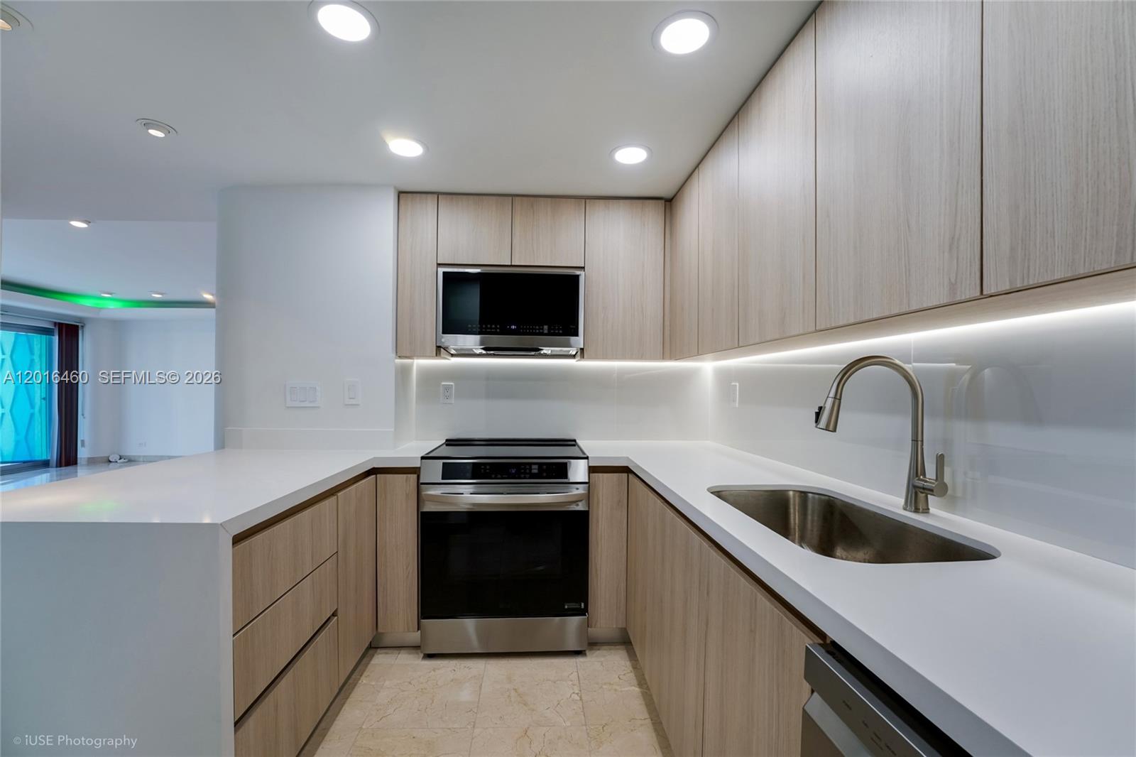 BRICKELL TOWNHOUSE CONDO - Residential Lease